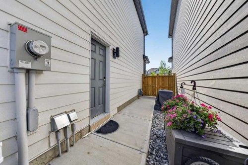 289 Magnolia Way Se, Calgary, AB 