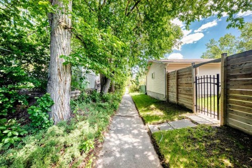 11335 Braeside Drive Sw, Calgary, AB 