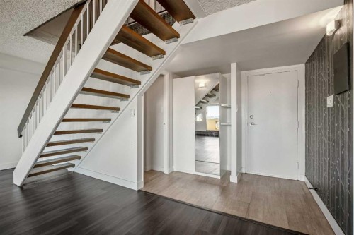 2911-221 6 Avenue Se, Calgary, AB - Indoor Photo Showing Other Room