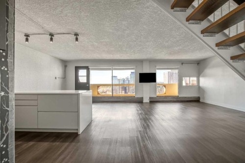 2911-221 6 Avenue Se, Calgary, AB - Indoor Photo Showing Kitchen
