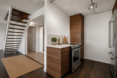 2911-221 6 Avenue Se, Calgary, AB - Indoor