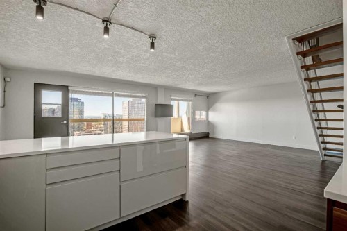 2911-221 6 Avenue Se, Calgary, AB - Indoor Photo Showing Other Room