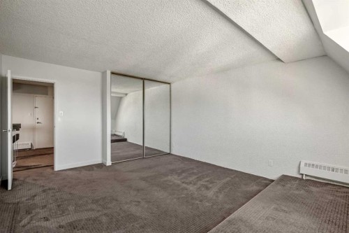 2911-221 6 Avenue Se, Calgary, AB - Indoor Photo Showing Other Room