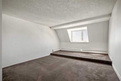 2911-221 6 Avenue Se, Calgary, AB - Indoor Photo Showing Other Room