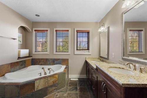 75 Discovery Ridge Mount Sw, Calgary, AB 