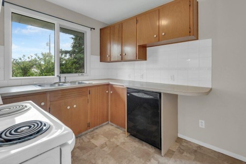 3136 46 Street Sw, Calgary, AB 