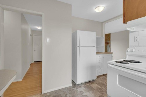 3136 46 Street Sw, Calgary, AB 