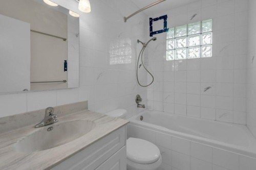 3136 46 Street Sw, Calgary, AB 