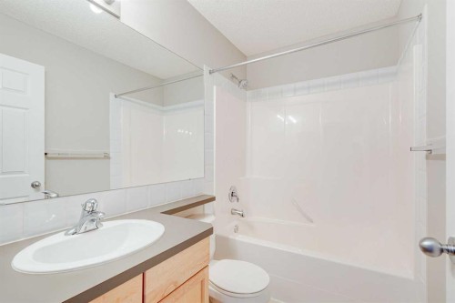 173 Copperfield Gardens Se, Calgary, AB 