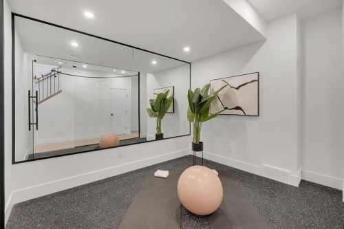 2825 30 Street Sw, Calgary, AB - Indoor Photo Showing Other Room