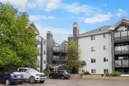 120-10 Sierra Morena Mews SW Calgary, AB T3H 3K5