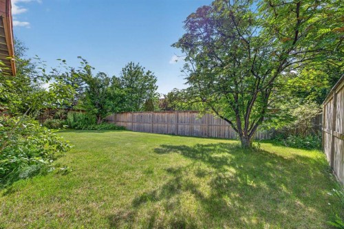 7 Signature Mews Sw, Calgary, AB 