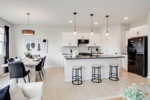 102 Rochester Crescent Nw, Calgary, AB 