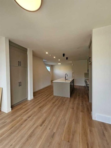 3203 14 Avenue Sw, Calgary, AB 