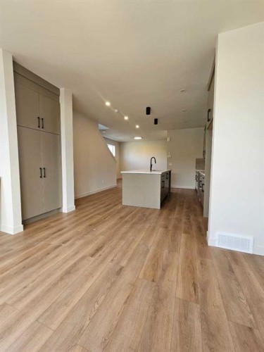 3203 14 Avenue Sw, Calgary, AB 