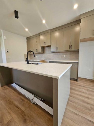 3203 14 Avenue Sw, Calgary, AB 