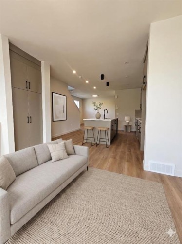 3203 14 Avenue Sw, Calgary, AB 