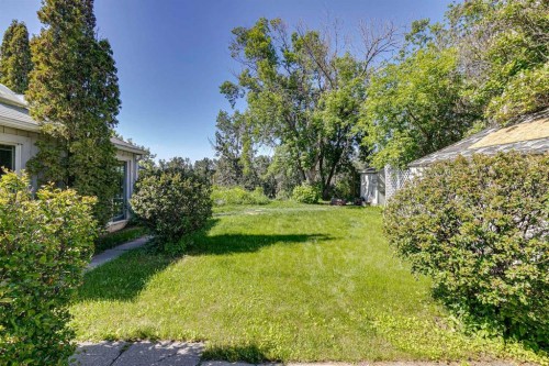 8808 48 Avenue, Calgary, AB 