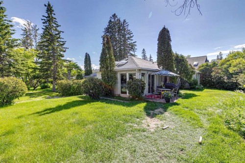 8808 48 Avenue, Calgary, AB 