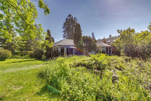 8808 48 Avenue, Calgary, AB 