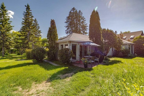 8808 48 Avenue, Calgary, AB 