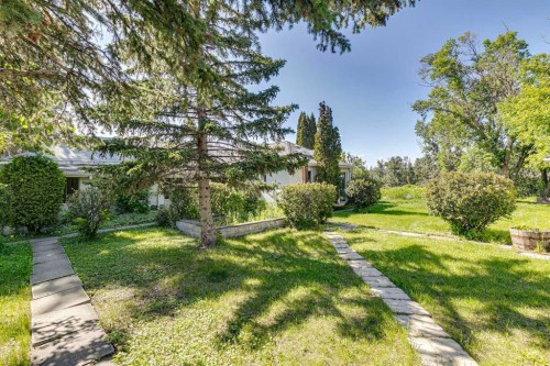 8808 48 Avenue, Calgary, AB 