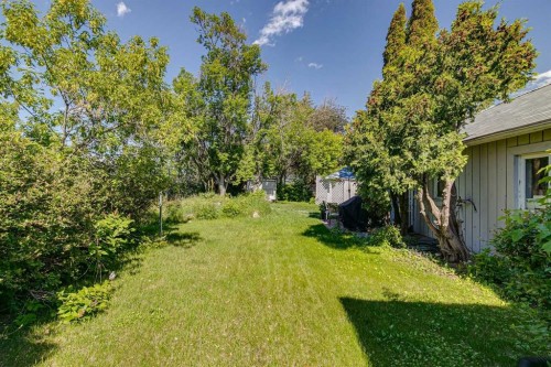 8808 48 Avenue, Calgary, AB 