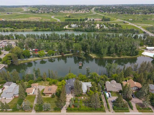 8808 48 Avenue, Calgary, AB 