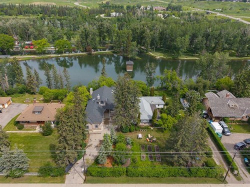 8808 48 Avenue, Calgary, AB 