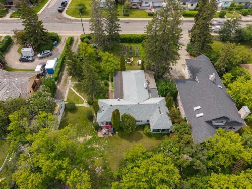 8808 48 Avenue, Calgary, AB 