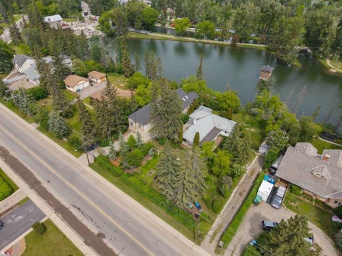8808 48 Avenue, Calgary, AB 