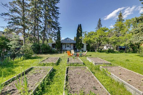 8808 48 Avenue, Calgary, AB 