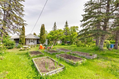 8808 48 Avenue, Calgary, AB 