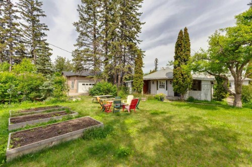 8808 48 Avenue, Calgary, AB 