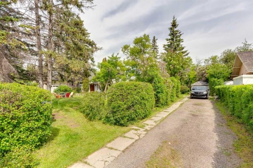 8808 48 Avenue, Calgary, AB 