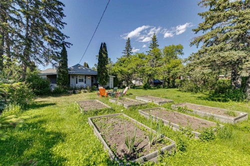 8808 48 Avenue, Calgary, AB 