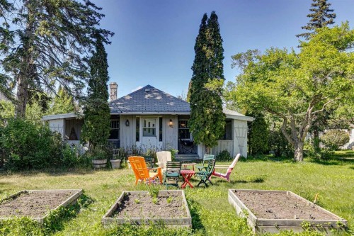 8808 48 Avenue, Calgary, AB 