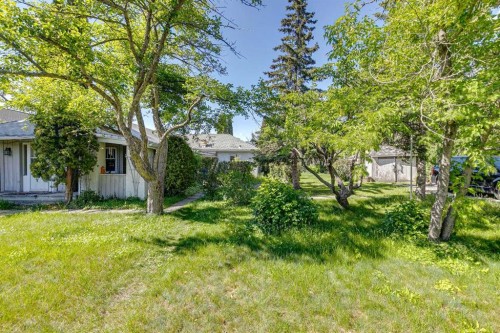 8808 48 Avenue, Calgary, AB 