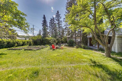 8808 48 Avenue, Calgary, AB 