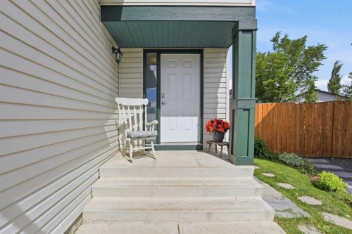 121 Canoe Square Sw, Airdrie, AB 