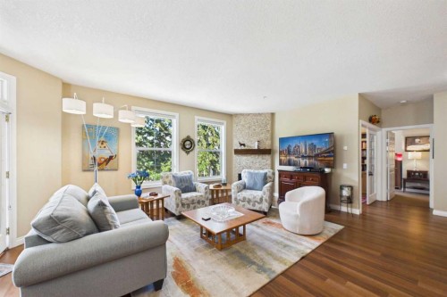 254-3000 Marda Link Sw, Calgary, AB - Indoor Photo Showing Living Room