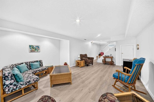 391 Canterville Drive Sw, Calgary, AB 