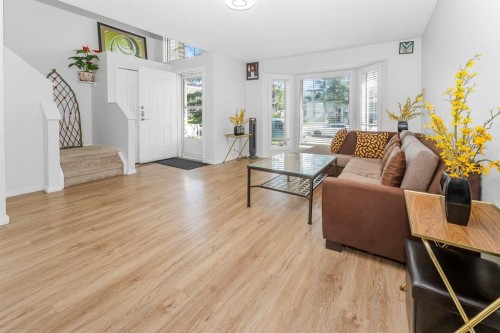 369 Martinwood Place Ne, Calgary, AB 