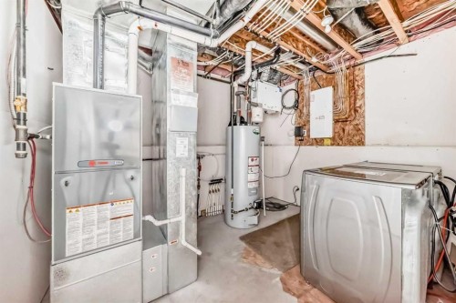 110 Cedar Square, Blackfalds, AB - Indoor Photo Showing Other Room