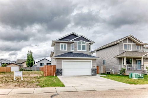 110 Cedar Square, Blackfalds, AB - Outdoor With Facade