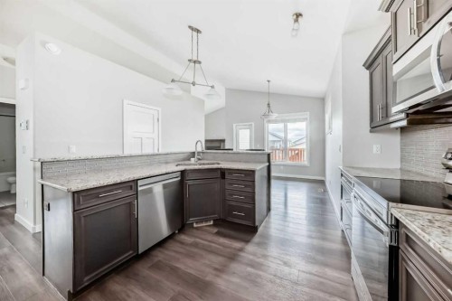 110 Cedar Square, Blackfalds, AB - Indoor Photo Showing Kitchen With Upgraded Kitchen