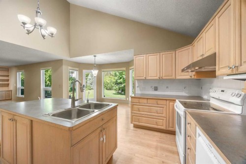 46 Sandalwood Heights Nw, Calgary, AB 