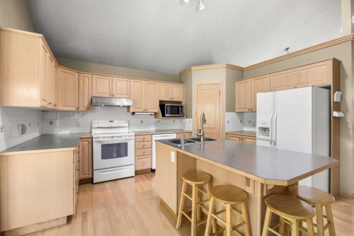 46 Sandalwood Heights Nw, Calgary, AB 