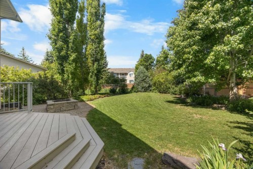 46 Sandalwood Heights Nw, Calgary, AB 