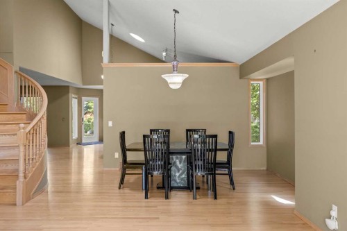 46 Sandalwood Heights Nw, Calgary, AB 